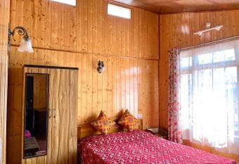 Man - Hari House Homestay allows 18 year olds to book a room