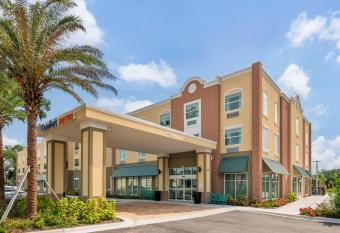 Comfort Suites St Augustine Historic District Area allows 18 year olds to book a room