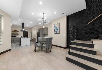 Romantic 3 Bed Home In the Heart of the Park has Smoking rooms