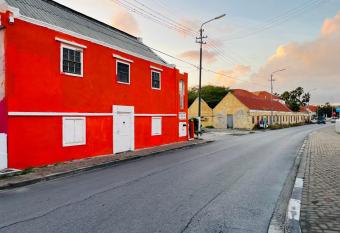 Nouvelle Orange Willemstad allows 18 year olds to book a room