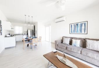 Amazing 2 Bdr Aptm - Ocean View has Balcony rooms