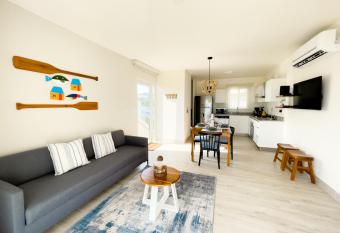 Wonderful beach view apt has Balcony rooms