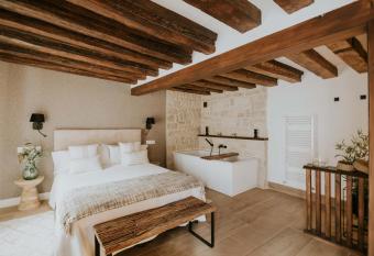 Puracepa - Urban Suites has rooms with a private hot tub