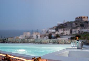 Red Cliff Santorini Villa - Volcano View & Jacuzzi has rooms with a private hot tub
