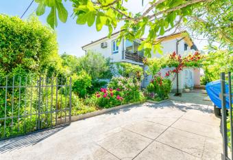 Apartments Mrijana D has Balcony rooms