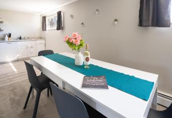 Renovated, Spacious Unit- 15min to Denver & Mtns has Balcony rooms