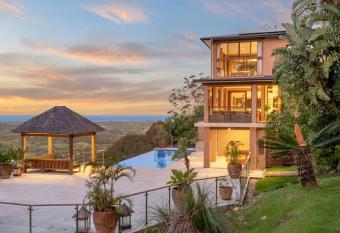 Byron Luxury Ocean & Mountain view retreat has Balcony rooms