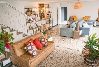 DeRequka Hostel has Balcony rooms