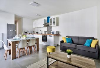 Appartement Le Spacieux Lyonnais has Balcony rooms