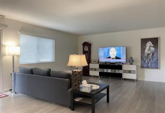 Monthly only, Quite condo in the 55 community,10 min to Laguna beach has Balcony rooms