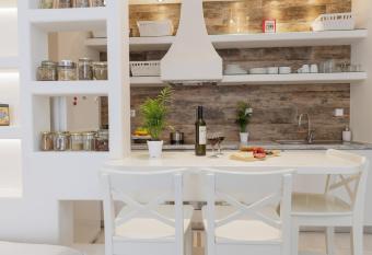 Alki Apartment 20m from Saint George Beach allows 18 year olds to book a room