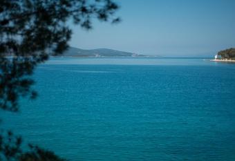 M27 Kastil Jela allows 18 year olds to book a room