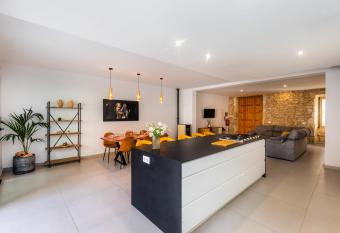 Cas Juniors has Balcony rooms