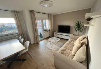 Zwischen BVB Stadion und UNI has Balcony rooms