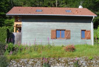 le chalet has Balcony rooms