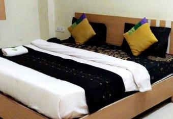 Divine By Awesome Homestay has Smoking rooms