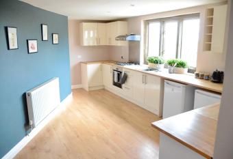 Tipputs Inn, pub, restaurant & boutique flats allows 18 year olds to book a room