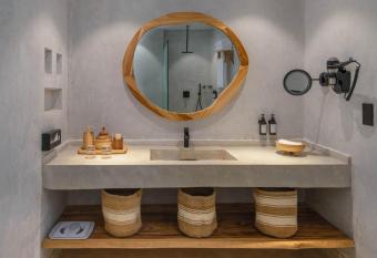 Kwanza Resort by SUNRISE allows 18 year olds to book a room