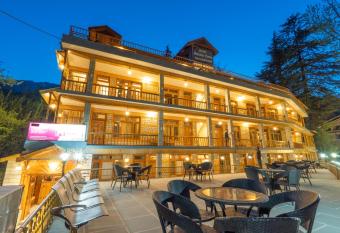 Vivaan Stays -Holiday Home International allows 18 year olds to book a room