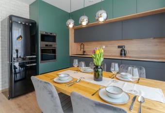 Avocado apartment Victory port has Balcony rooms