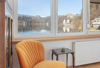 Lakeview heaven apartments Bled allows 18 year olds to book a room