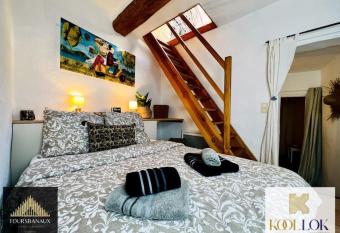 Maison 2 chambres et terrasse cit   m  di  vale has Balcony rooms