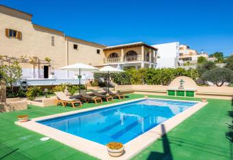 Can Munito has Balcony rooms