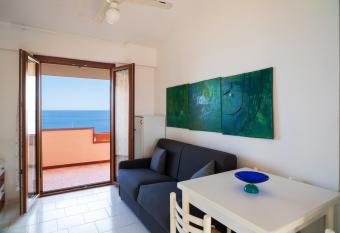 Casa Vacanza Vista Mare has Balcony rooms