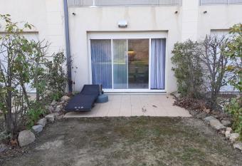 Appartement    Azille Aude has Balcony rooms