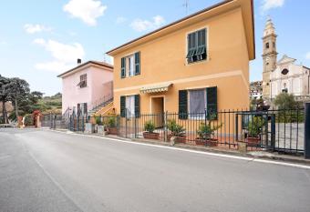 Mariuccia has Balcony rooms