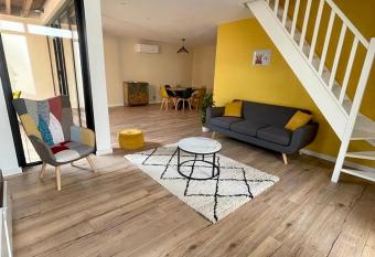 La Sardinette allows 18 year olds to book a room