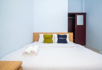 Urbanview Syariah Wisma Nabil Solo allows 18 year olds to book a room