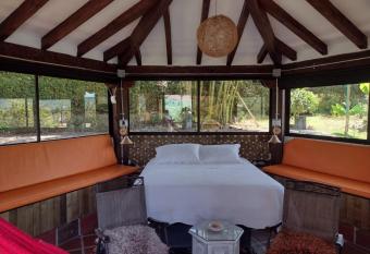 Cottage Master Room en Guatap  -Desayuno- Sauna Finlandes allows 18 year olds to book a room