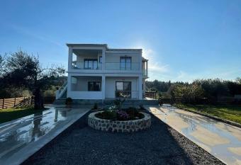 Spyro s House has Balcony rooms