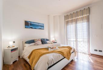 Oasi di Lusso Centrale - APT a 1 fermata di treno allows 18 year olds to book a room