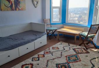 Sea View One Bed Appartment allows 18 year olds to book a room