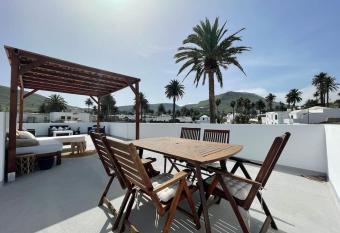 La Casa de la Palmera - Luxury villa with gym, bar, bbq, jacuzzi and rooftop has Balcony rooms