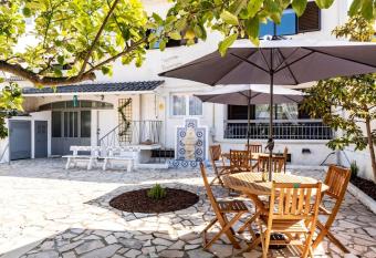 Vita Portucale ! Nook Beach Apartments allows 18 year olds to book a room