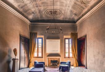 Palazzo del Settecento allows 18 year olds to book a room
