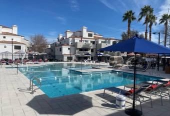 Tempe 2 bd / 2 ba Great Location has rooms with a private hot tub