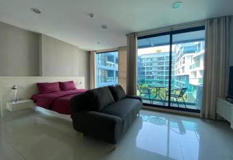 Acqua Deluxe Studio allows 18 year olds to book a room