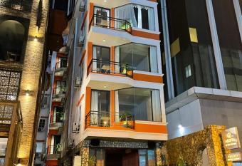 Arista 5 allows 18 year olds to book a room