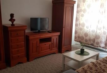 Apartament   nc  nt  tor,situat   n centrul ora  ului has Balcony rooms
