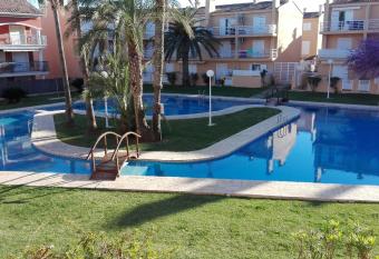 ALOJAMIENTO ARENAL PARK allows 18 year olds to book a room