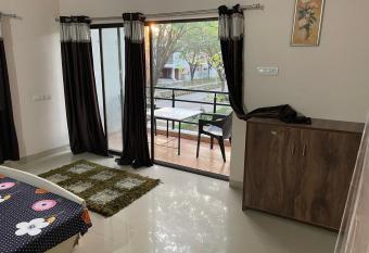 Samruddhi farms Homestay S3 rooms near mihan has Balcony rooms