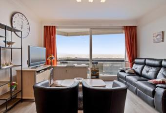 Neptunus 5B6 allows 18 year olds to book a room