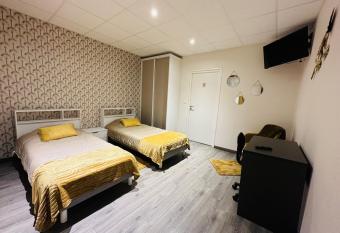 Chambre Golden allows 18 year olds to book a room