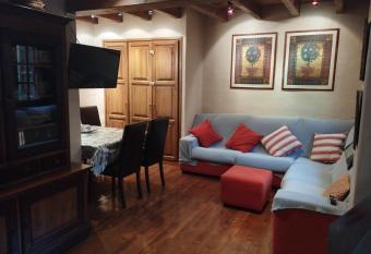 Esqu  , Aig  estortes y Bo  -Ta  ll a tus pies has Balcony rooms