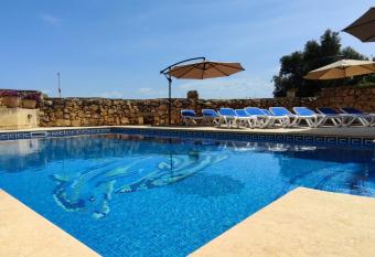 Warda Accommodation allows 18 year olds to book a room