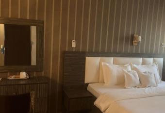 Mo-House Hotels Mabushi allows 18 year olds to book a room